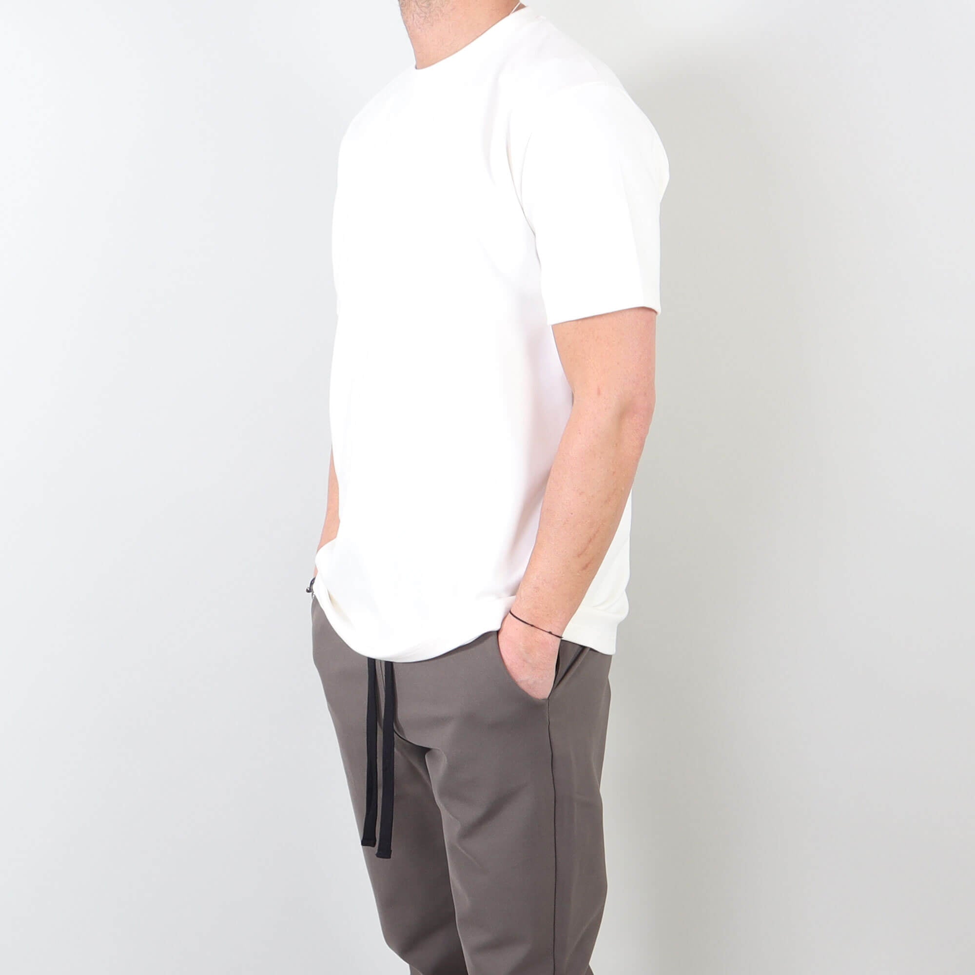 Essential Basic Tee off white